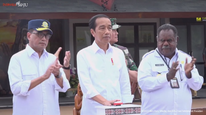 Presiden Jokowi  Resmikan Bandara Ewer Kabupaten Asmat Papua Selatan